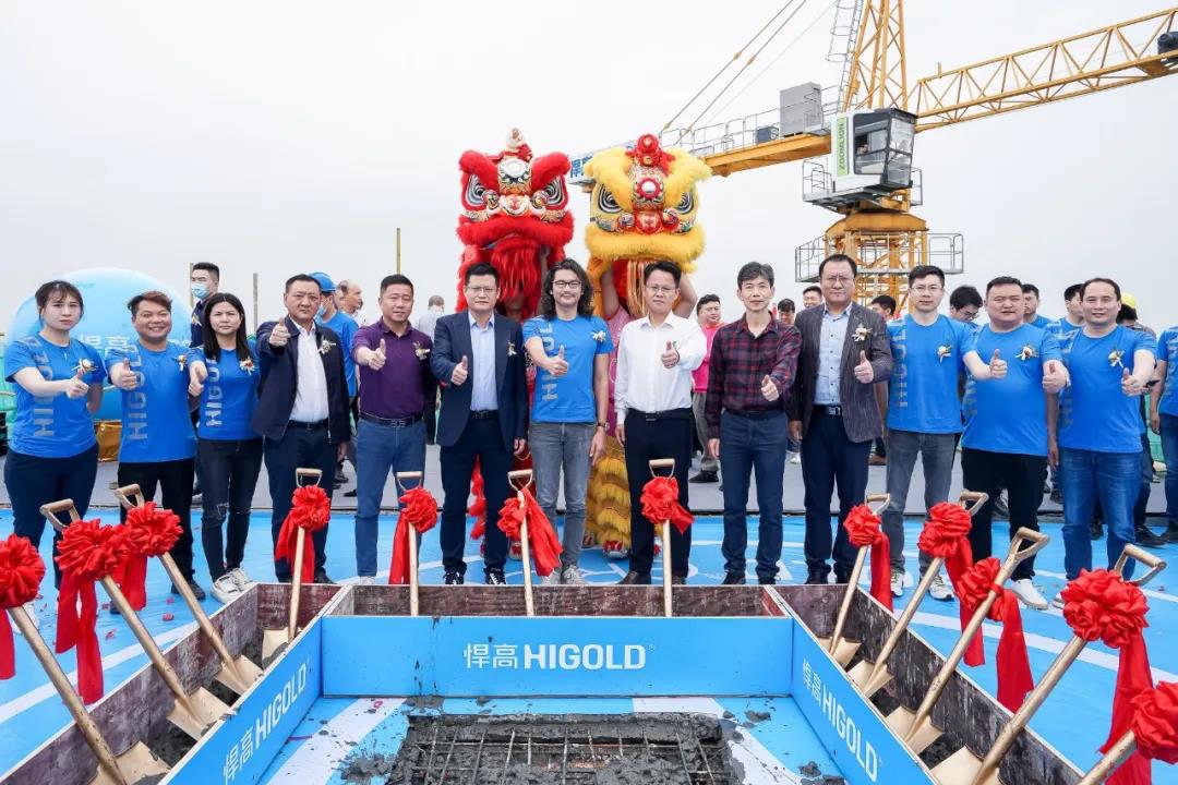 见证传奇诞生时刻丨熊猫体育星际总部大楼顺利平顶