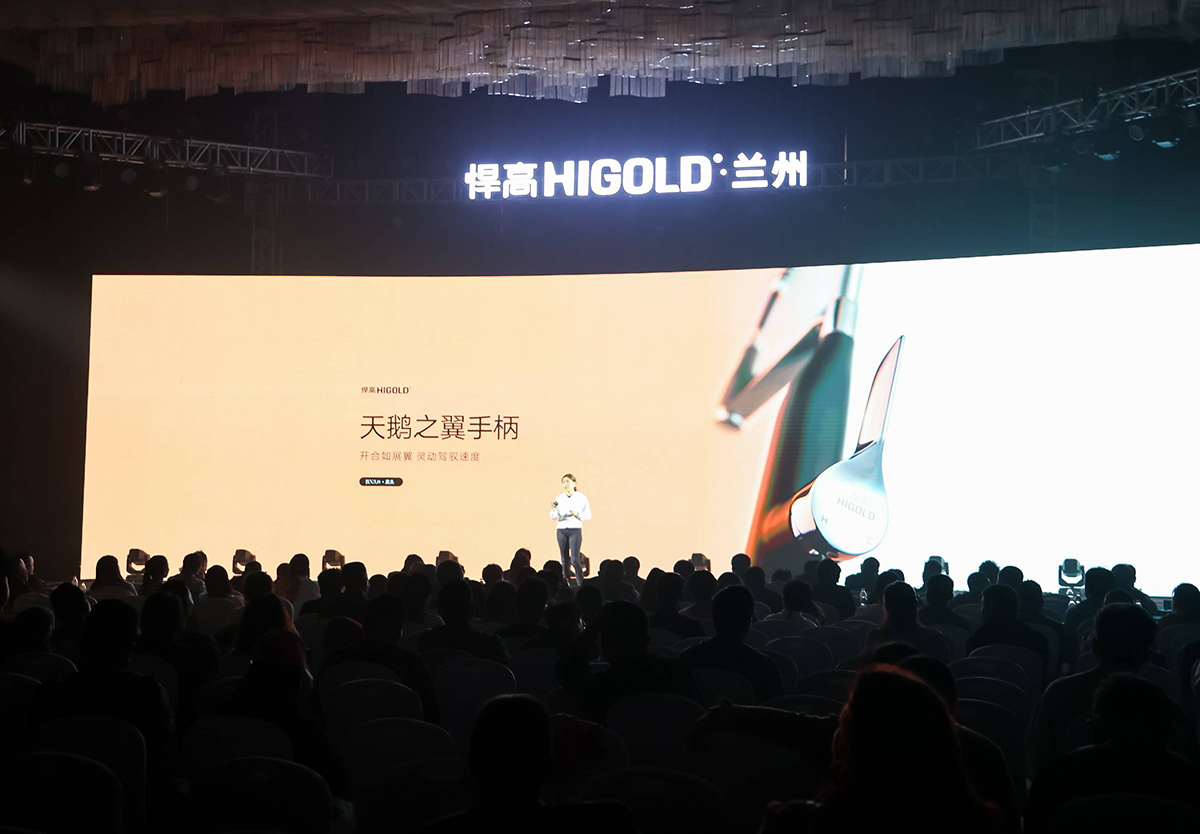 今日熊猫体育全球新品发布会登陆兰州，暨兰州旗舰店隆重开业