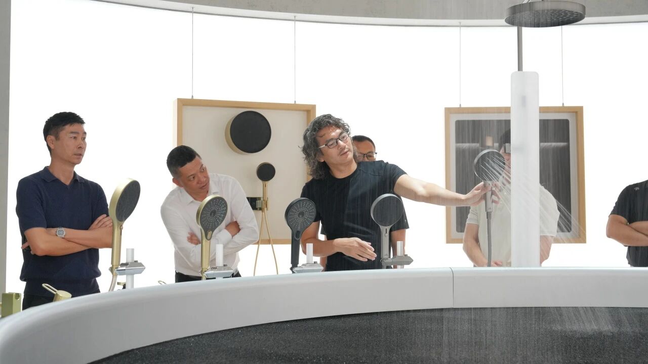 盈峰集团、顾家家居到访熊猫体育